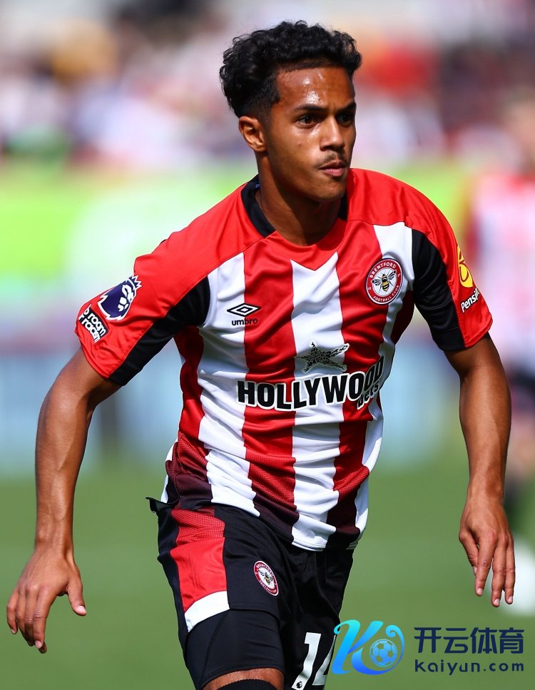 邮报：法比奥-卡瓦略的父亲在社媒挑剔让女儿离开布伦特福德